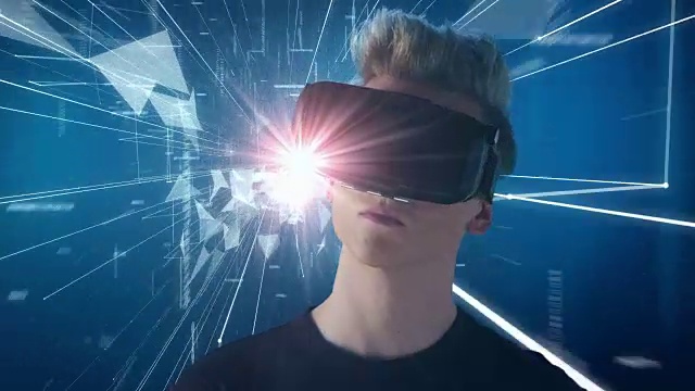 年轻人在数字世界。探索虚拟现实视频素材
