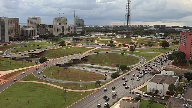 巴西利亚纪念轴心的交通状况视频下载