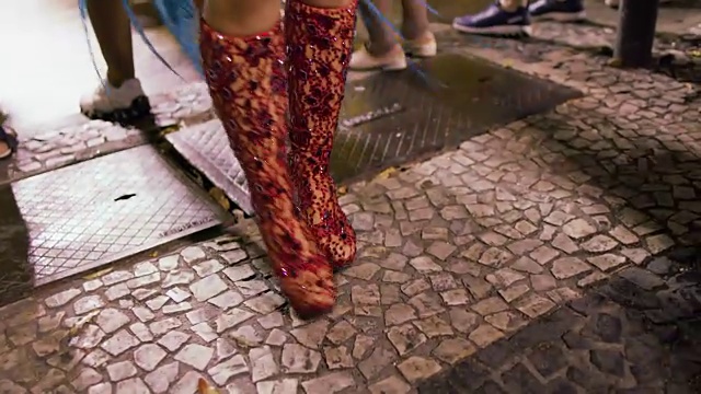 巴西里约热内卢狂欢节上的桑巴舞小姐SLO MO视频素材
