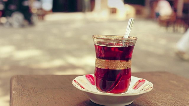 土耳其茶手握杆视频素材