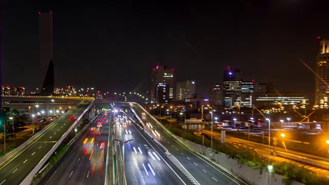 交通灯在晚上变长视频素材