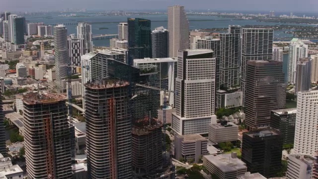 佛罗里达州，迈阿密市中心，阳光明媚的一天，空中楼阁视频下载