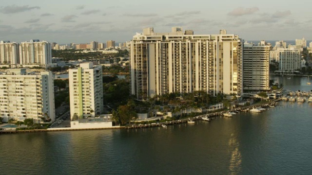 建筑物和酒店的航拍，南海滩，迈阿密，佛罗里达视频素材