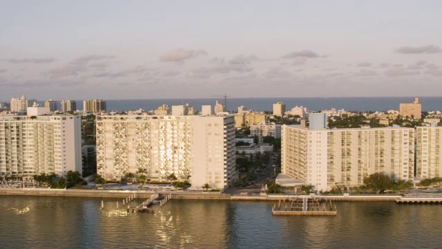 建筑物和酒店的航拍，南海滩，迈阿密，佛罗里达视频素材