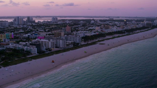 南海滩的航拍，迈阿密日落视频素材