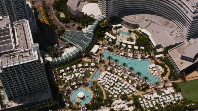 从空中俯瞰迈阿密南海滩的酒店视频素材