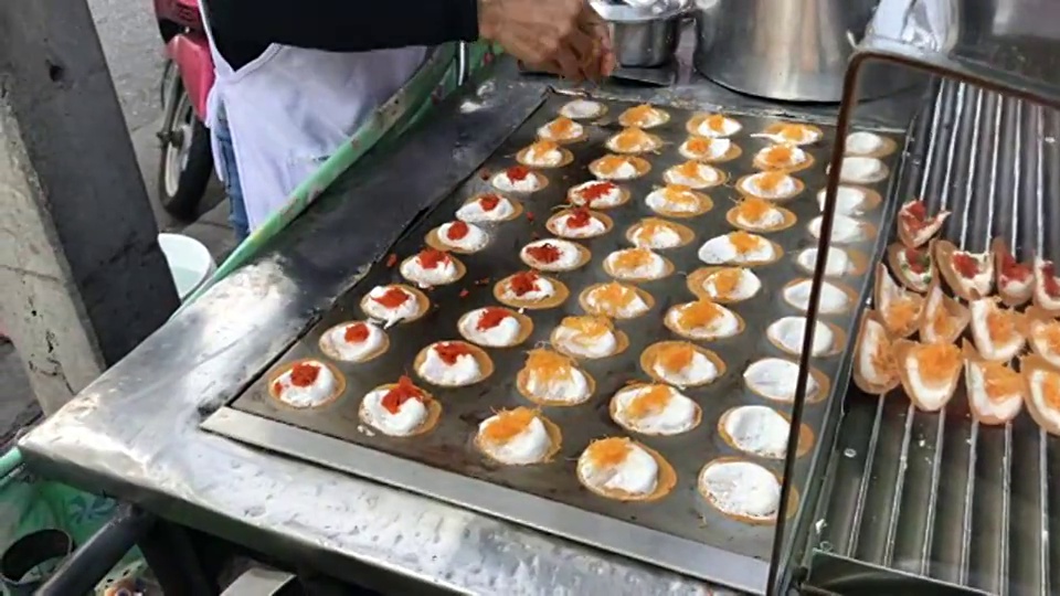 泰国曼谷庙会上的泰国薄饼视频下载