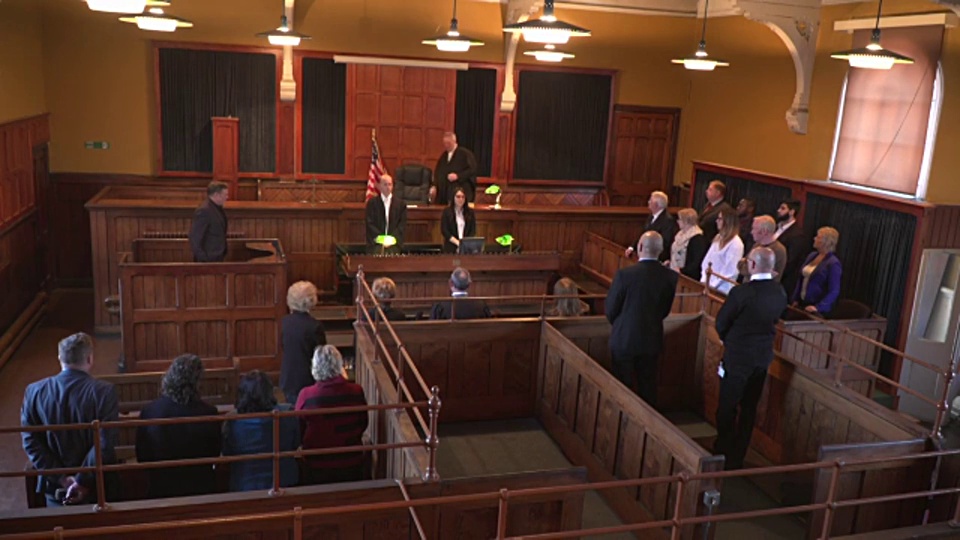 4K:法官进入法庭审理案件视频下载
