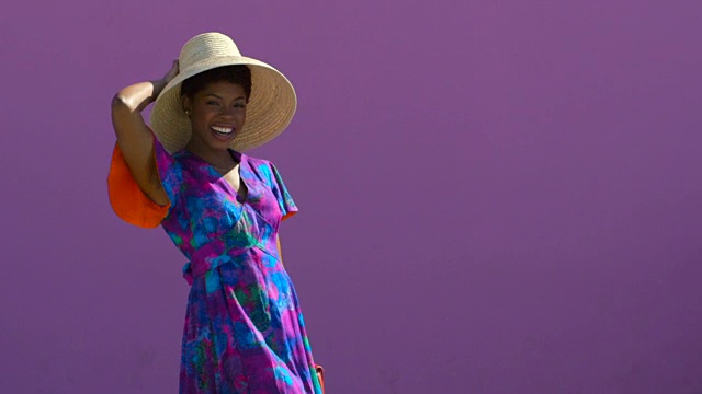非裔美国人模型-彩色墙视频素材