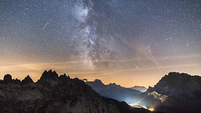 在意大利南蒂罗尔白云石山上的银河延时视频购买