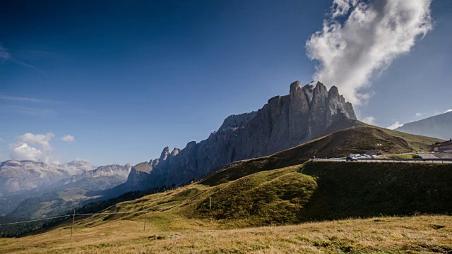 意大利南蒂罗尔的塞拉塔，位于塞拉白云岩的山口视频素材