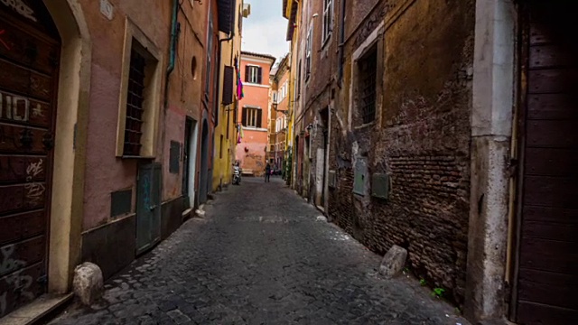 斯坦尼康:特拉斯特维里的老街，意大利的罗马视频下载