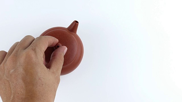 俯视图手打开一个中国茶壶。视频下载