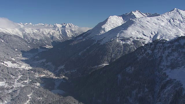 Arlberg -在Lech 05的山口的观点视频素材