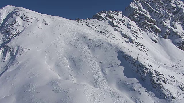 Arlberg -在莱赫山的一个侧面的特写视频素材