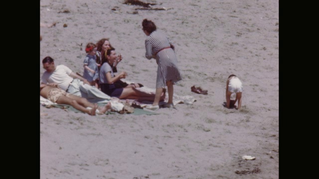 美国加利福尼亚州的阿维拉海滩上的MS人们放松和享受视频下载