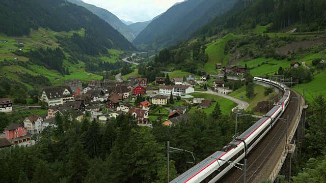 瑞士乌里州圣哥达线的罗伊斯谷的瓦森视频下载