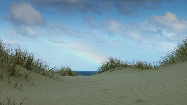 风景如画的海滩上的彩虹视频下载