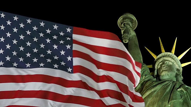 美国国旗在自由女神像前飘扬-真实画面，不是CGI(美国)视频下载