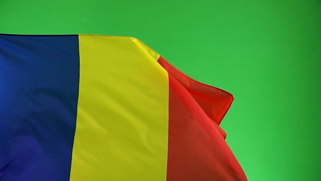 绿色屏幕上的罗马尼亚国旗，真实视频，而不是CGI -超级慢动作(罗马尼亚)视频下载