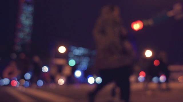 夜晚大城市的交通灯视频下载