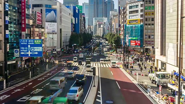 新宿时间的推移和高峰时段的交通状况视频素材