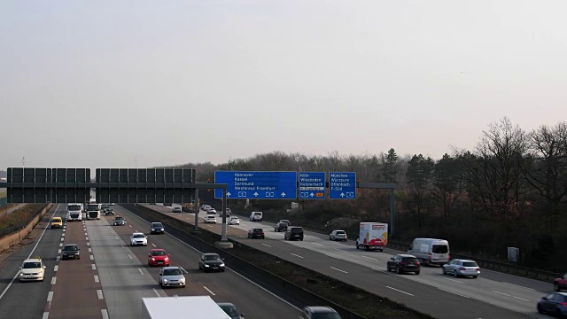 公路交通A5和飞机，法兰克福的主要，黑森，德国视频下载