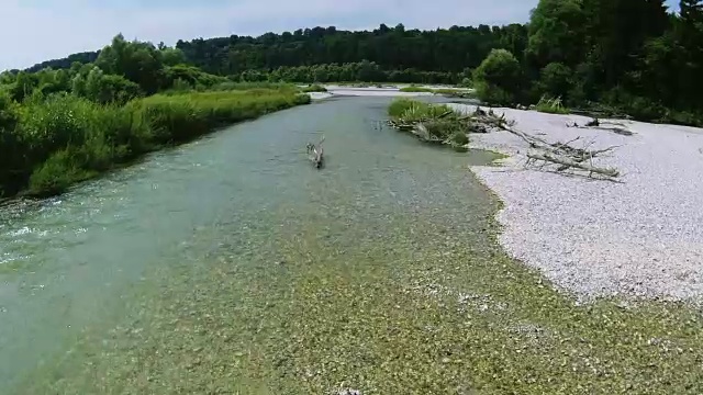慕尼黑伊萨尔河的航拍图视频素材