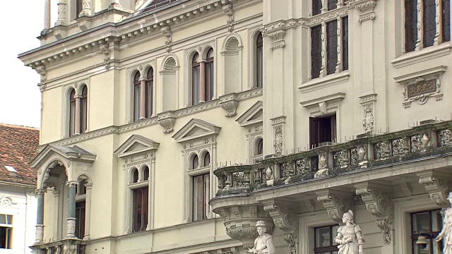 格拉茨——格拉茨市政厅的阳台和窗户视频素材