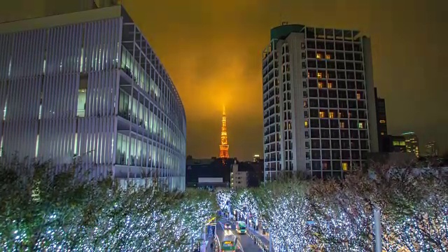 4K延时:日本东京六本木的东京塔和圣诞彩灯视频素材