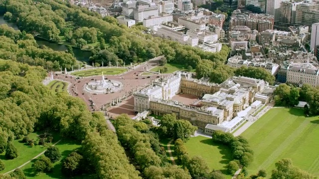 英国伦敦，白金汉宫和伦敦眼，泰晤士河宫视频下载