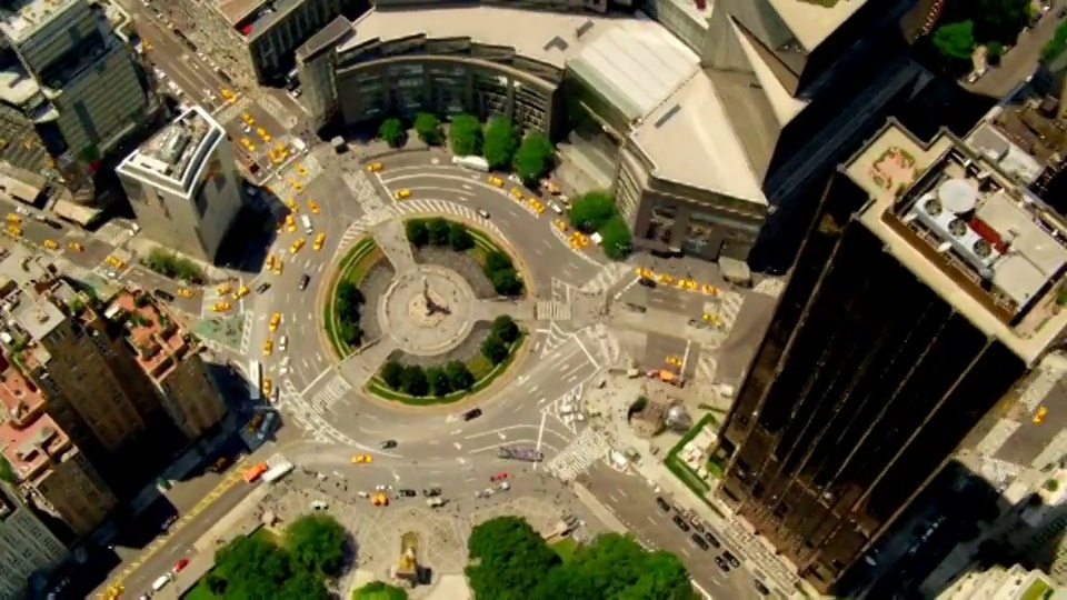 哥伦布圆环上空旋转的空中交通视频素材