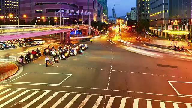 台北市容与交通，日落到夜晚视频下载