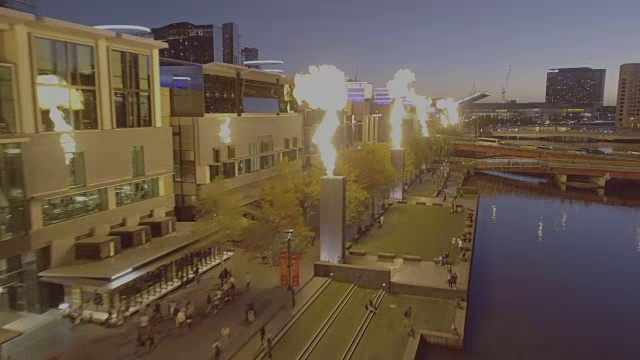 鸟瞰图墨尔本赌场火焰在雅拉河。视频下载