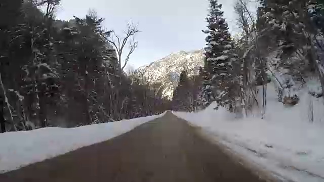 白雪皑皑的山路视频素材