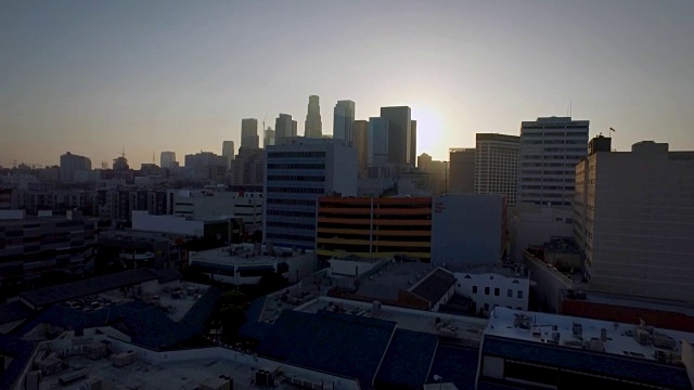 空中拍摄，展示洛杉矶市中心的天际线视频素材