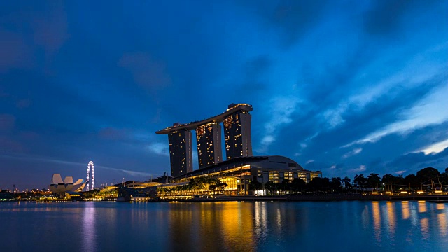 从晚上到白天，滨海湾和新加坡天际线视频下载