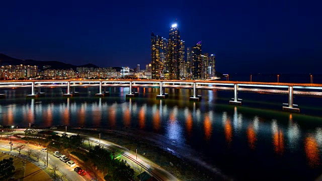 海城摩天大楼夜景和Gwangandaegyo大桥(该地区是昂贵且享有声望的住宅区)视频素材