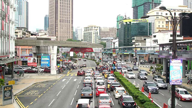吉隆坡，马来西亚城市高峰时段的高视角交通视频素材