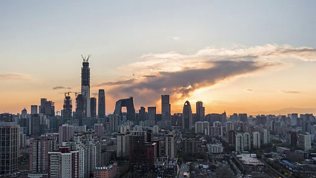 T/L WS HA ZI Beijing Dramatic Urban Skyline Changing in sunshine /北京，中国视频素材