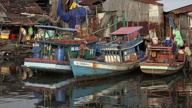 广东港的渔民和渔船视频下载