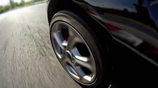 赛车比赛中，赛车轮子旋转视频素材