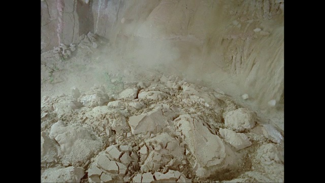 地震导致的岩石拆除/美国视频素材
