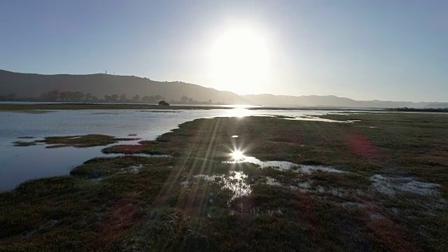 日落时分美丽的奈斯那湿地景色视频下载