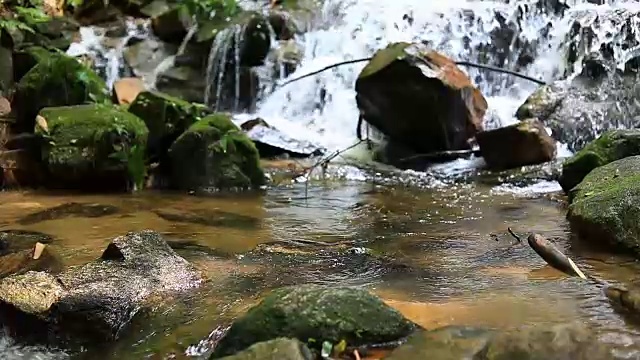 慢镜头，泰国清迈的湄甘榜瀑布视频素材