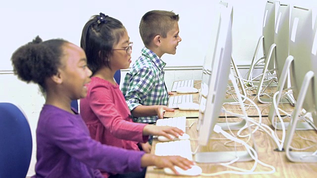 小学生使用电脑视频素材