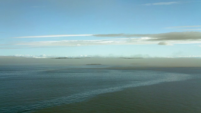 加拿大努勒维特省的多雾海岸线视频素材