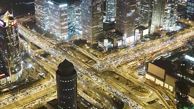 北京路交叉口夜间鸟瞰图/中国北京视频素材