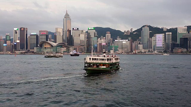 天星小轮穿过香港维多利亚港视频下载