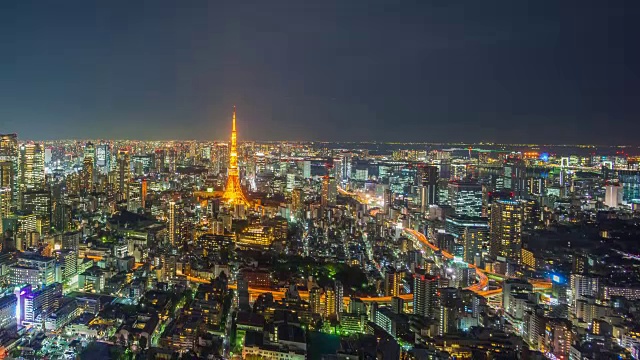 东京天际线交通和东京塔的夜晚视频素材